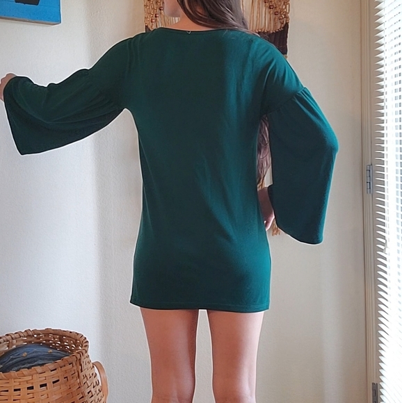 《NWOT Zara dress- emerald green w/ flowy sleeves》 - Picture 7 of 16